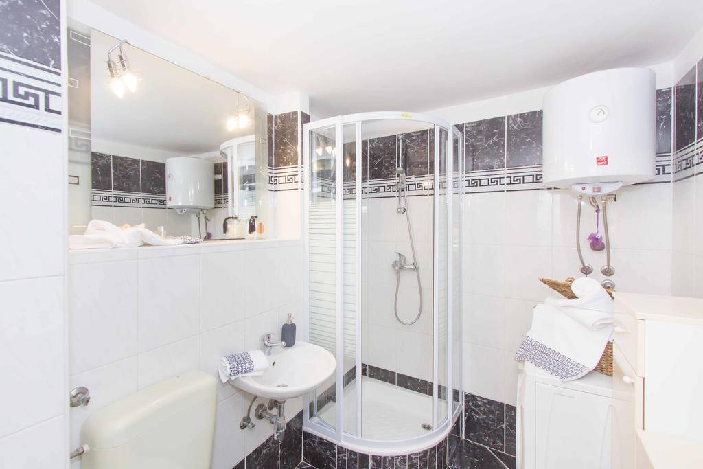 Red Valentino Apartment Split Ngoại thất bức ảnh
